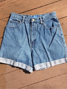 Vintage 90’s BE Blues medium light wash denim high waisted mom shorts